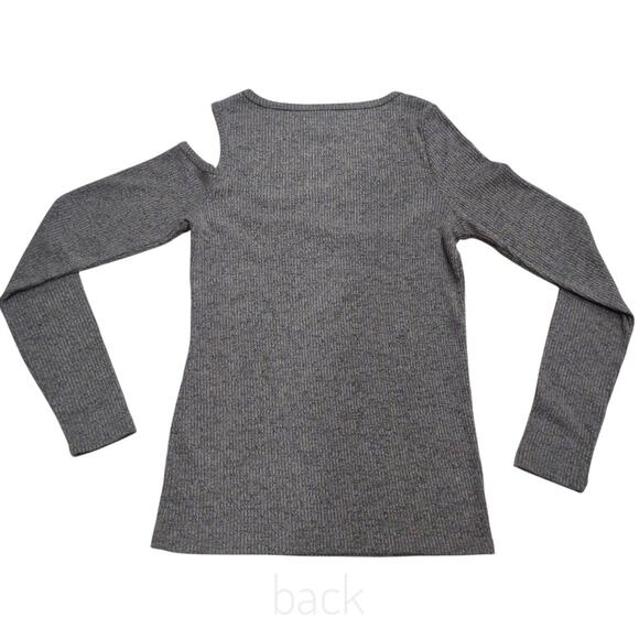 LUCKY BRAND Soft Gray Stretch Knit Top Exposed Shoulder Diagonal Neckline Size M - Picture 8 of 10